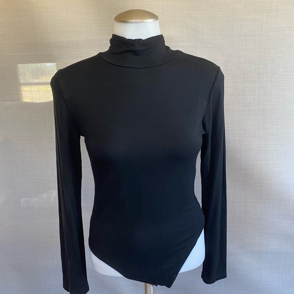 Medium black long-sleeve bodysuit